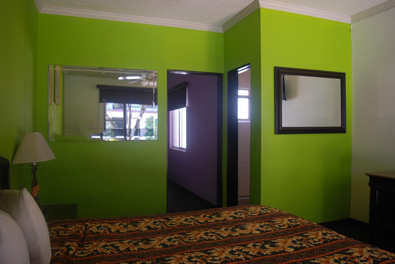 Hotel Suites Royal Tijuana Exteriör bild